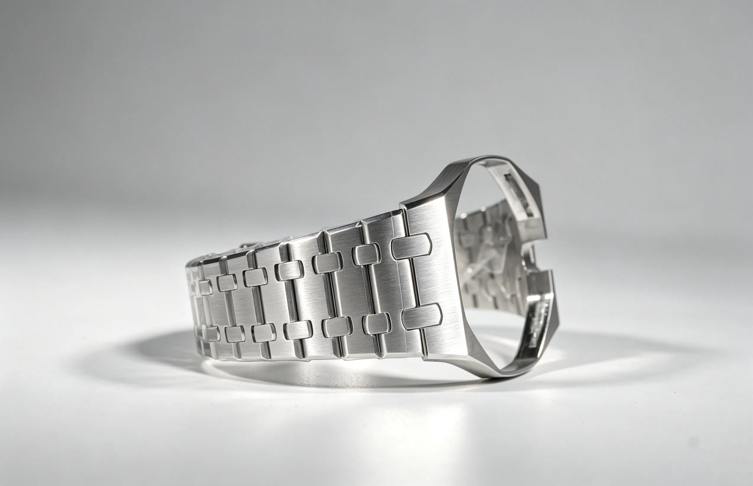 Super Premium 316L Stainless Steel Strap – Black/Silver 🇨🇭